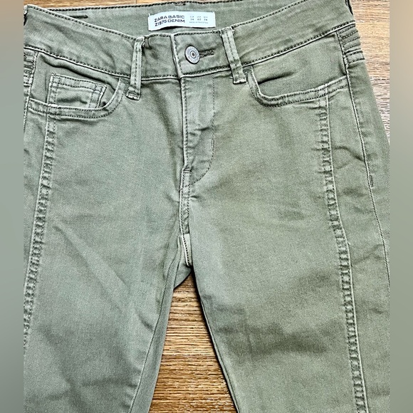 Zara olive green jeans, zipper detail. Size 2. Excellent condition - Picture 5 of 10